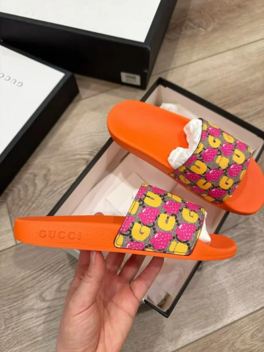 NIB Authentic Gucci Kids Strawberry Print Slide Sandals